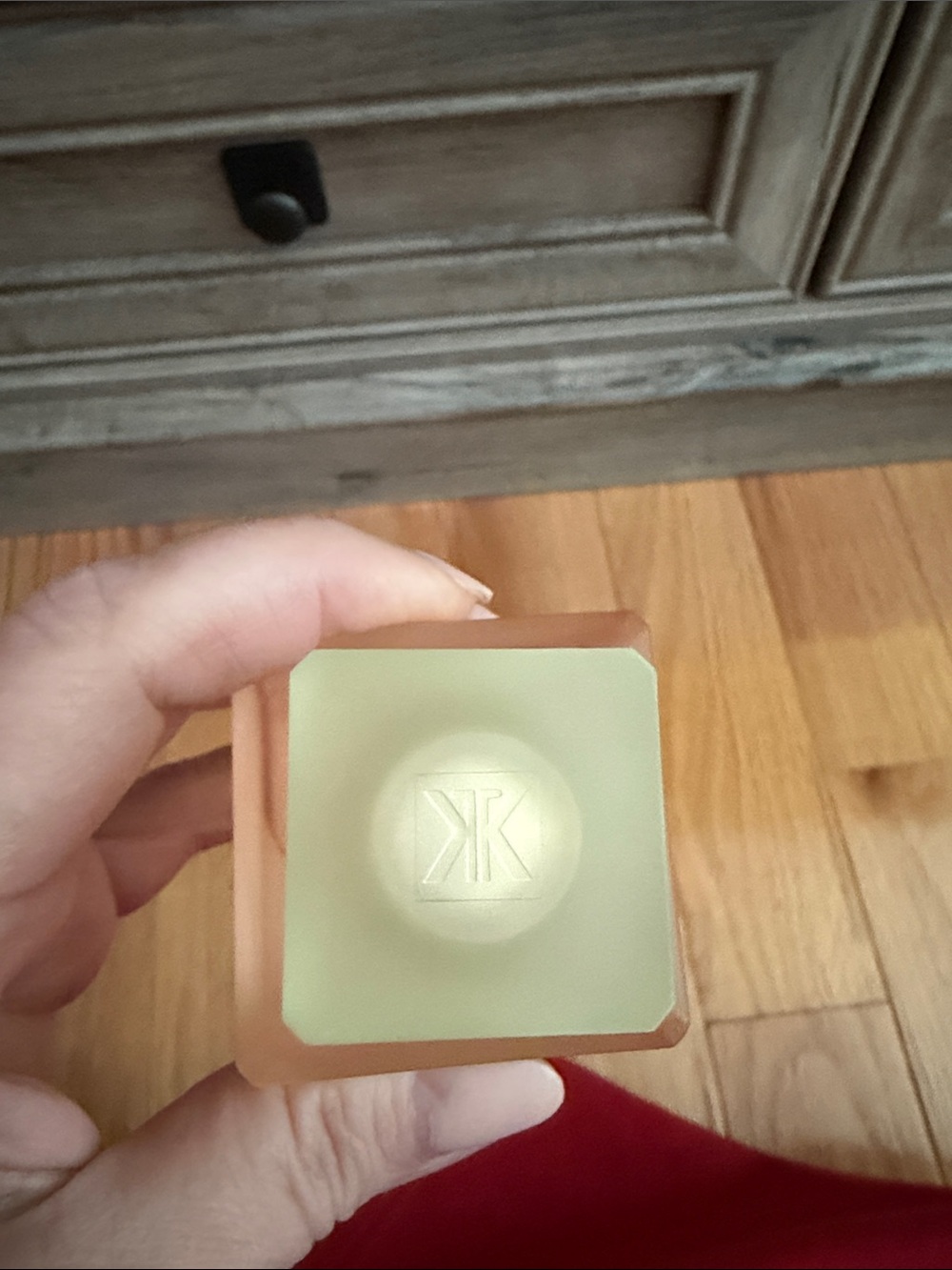 Maison Francis Kurkdjian Kurky Peach Bottle with Mint Cap - Picture 4 of 4